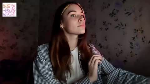 Snapshot of scarlet1flowers chatting on 11/15/25, 04:03 Kira online show from 11/15/25, 04:03