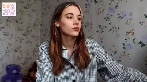 Snapshot of scarlet1flowers chatting on 11/16/25, 12:33 Kira online show from 11/16/25, 12:33