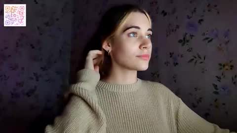 Snapshot of scarlet1flowers chatting on 11/19/25, 10:21 Kira online show from 11/19/25, 10:21