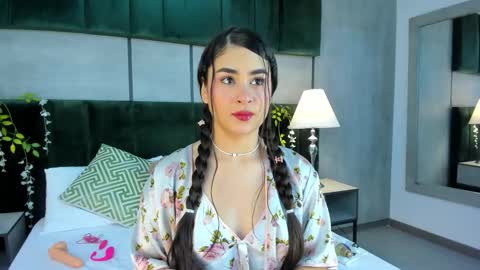 Snapshot of scarlet_belrose chatting on 03/24/26, 12:43 Scarelet online show from 03/24/26, 12:43