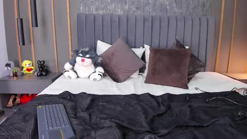 Snapshot of scarlet_evans1 chatting on 11/13/25, 01:54 Maria online show from 11/13/25, 01:54