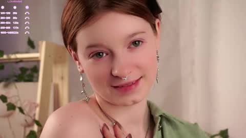 scarlet_fever10 online show from 11/18/25, 12:42