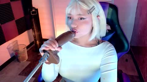 scarlet_gold online show from 11/06/25, 04:35