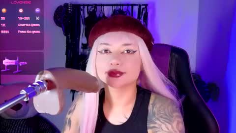scarlet_gold online show from 06/17/26, 09:05