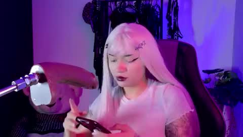 scarlet_gold online show from 06/18/26, 08:35