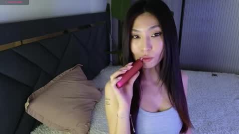 scarlet_ice online show from 05/19/26, 04:52