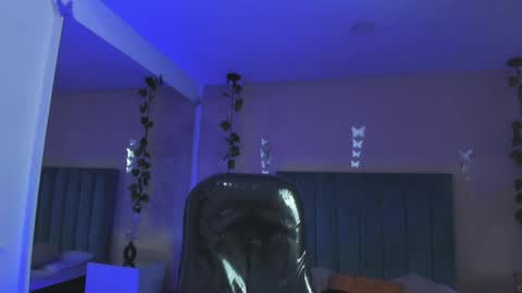 Scarlet online show from 04/15/26, 08:31