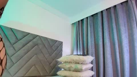 scarlet_queen7 online show from 04/14/26, 06:47