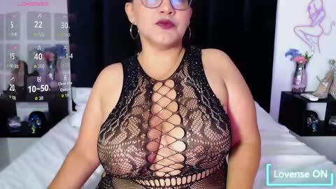 Scarlet Ray  online show from 11/14/25, 11:42