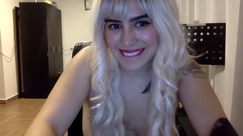 scarlet whisper online show from 01/11/25, 04:27