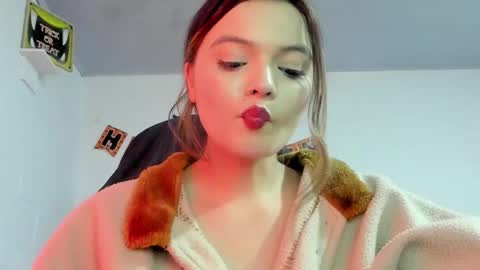 Snapshot of scarleth_owens1 chatting on 10/22/25, 06:35 online show from 10/22/25, 06:35