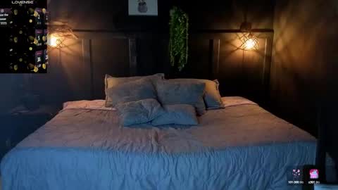 Snapshot of scarleth_shadow chatting on 09/23/25, 01:30 SCARLETH online show from 09/23/25, 01:30