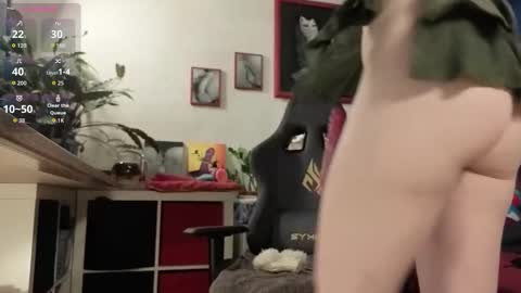 Scarlett online show from 12/18/25, 02:23