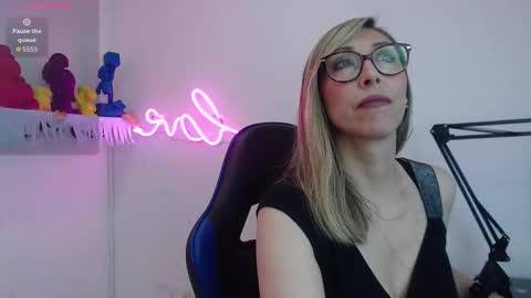 Scarlett online show from 11/15/25, 12:02