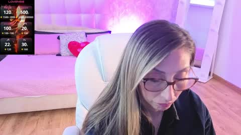 Snapshot of scarlett_079 chatting on 04/10/26, 11:48 Scarlett online show from 04/10/26, 11:48