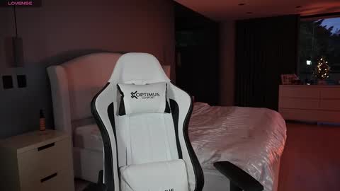 Snapshot of scarlett__baker11 chatting on 12/02/25, 10:38 juli online show from 12/02/25, 10:38