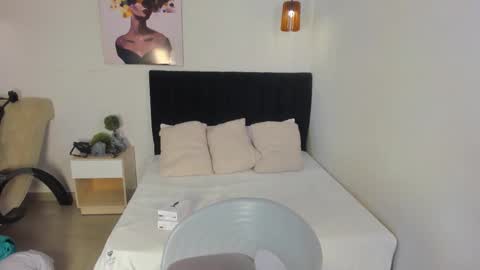 Scarlett online show from 10/20/25, 01:11