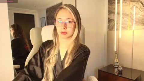 Snapshot of scarlett_bellmont chatting on 03/20/26, 11:59 Scarlett online show from 03/20/26, 11:59