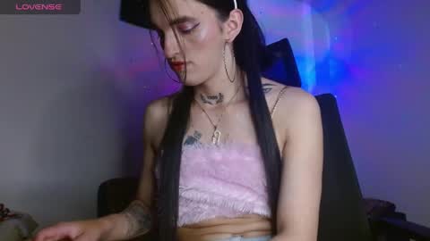 Snapshot of scarlett_crastrawberry chatting on 05/31/26, 01:25 scarlet online show from 05/31/26, 01:25