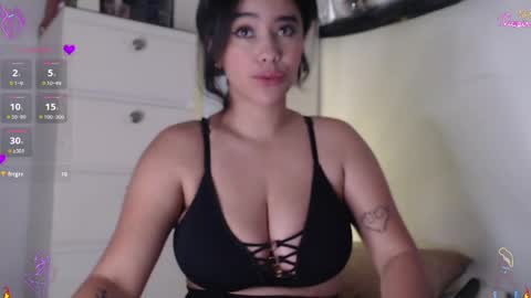Scarlett Thumb up please help me 100 its important online show from 05/02/26, 10:37