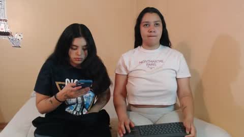 Scarlett and Jazmin online show from 07/10/26, 09:01