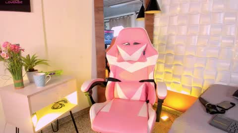 scarlett_kiiss online show from 02/04/26, 12:00