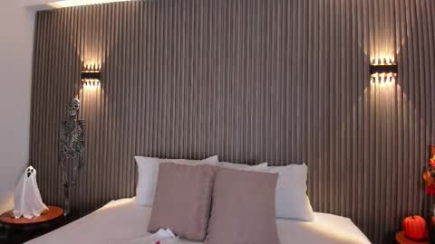 Snapshot of scarlett_model_ chatting on 10/22/25, 11:15 Mon to Sat 545pm to 1030pm col online show from 10/22/25, 11:15