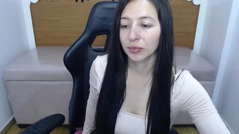 Snapshot of scarlett_percy_t chatting on 11/17/25, 07:52 scarlett_percy_t online show from 11/17/25, 07:52