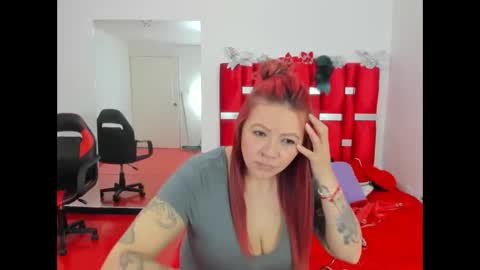 Snapshot of scarlett_red_11 chatting on 05/14/26, 04:25 scarlett_red_11 online show from 05/14/26, 04:25