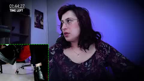 Snapshot of scarlett_sen chatting on 07/18/26, 02:43 Mistress Scarlett online show from 07/18/26, 02:43