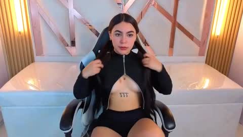 Snapshot of scarlett_smith_tp chatting on 09/23/25, 01:47 Scarlett online show from 09/23/25, 01:47