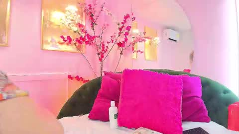 SCARLETTE online show from 02/18/26, 07:43