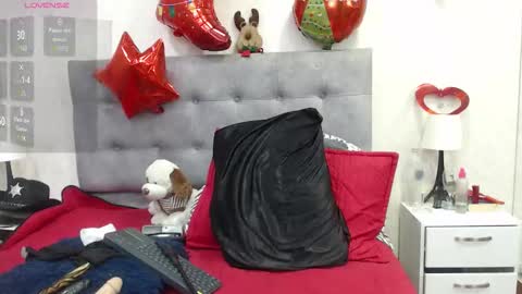 Snapshot of scarlettgreen_ chatting on 12/05/25, 11:41 Scartt online show from 12/05/25, 11:41