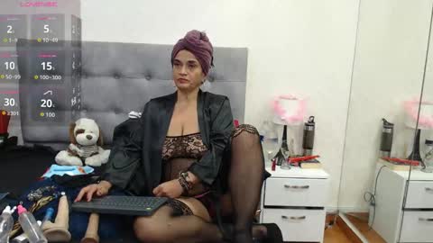 Snapshot of scarlettgreen_ chatting on 01/10/26, 11:23 Scartt online show from 01/10/26, 11:23