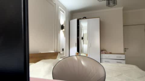 Snapshot of scarlettleszczynski chatting on 04/04/26, 11:29 scarlettleszczynski online show from 04/04/26, 11:29