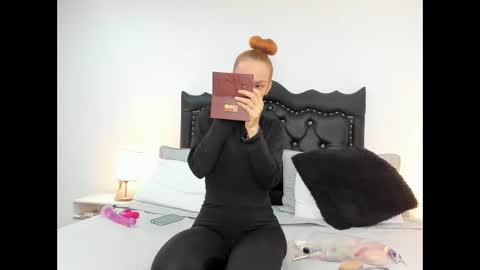 Scarlett online show from 02/12/25, 12:22