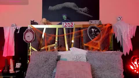 scarlettorres online show from 10/29/25, 07:04