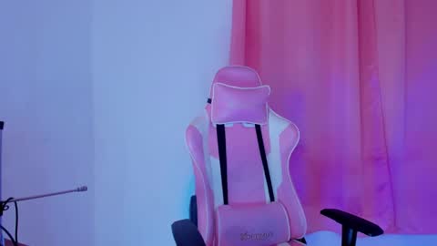 chloe online show from 12/30/24, 04:20