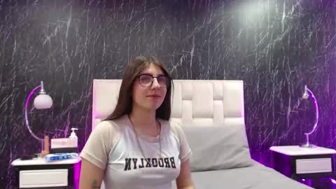 Scarlet online show from 12/17/25, 07:42