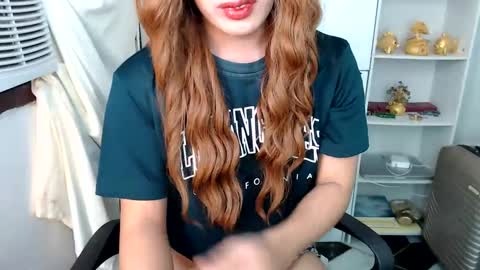 Snapshot of scarletxxxx chatting on 12/02/24, 01:14 Queen Scarlet online show from 12/02/24, 01:14