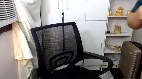 Snapshot of scarletxxxx chatting on 01/19/25, 06:53 Queen Scarlet online show from 01/19/25, 06:53