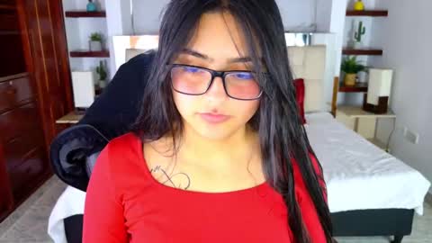 scarllet online show from 09/15/25, 12:05