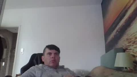 schosch01 online show from 05/06/26, 06:52