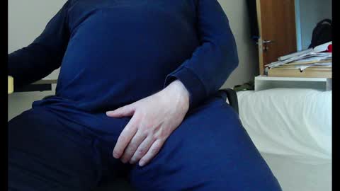 Snapshot of schwanz2023 chatting on 12/18/24, 01:23 Mick online show from 12/18/24, 01:23