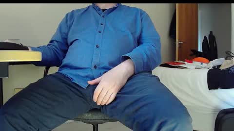 Snapshot of schwanz2023 chatting on 12/17/25, 01:39 Mick online show from 12/17/25, 01:39