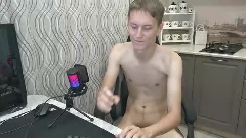 Snapshot of schweppess__ chatting on 09/25/25, 07:06 Dimka online show from 09/25/25, 07:06