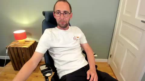 ScientistAfterDark online show from 07/25/26, 04:26