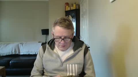 Snapshot of scottsman214 chatting on 01/01/25, 11:38 James online show from 01/01/25, 11:38
