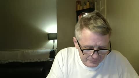 Snapshot of scottsman214 chatting on 01/01/25, 05:44 James online show from 01/01/25, 05:44