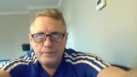 Snapshot of scottsman214 chatting on 03/09/25, 03:38 James online show from 03/09/25, 03:38